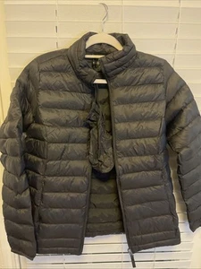 Amazon Essentials Women Lightweight Water-Resistant Hooded Puffer Jacket M Black - Picture 1 of 7