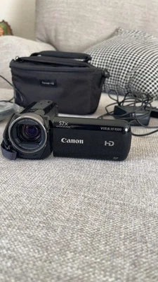 Canon Vixia HF R500 Video Camcorder 32x Optical 57x Advanced IS Zoom - Image 1 of 4