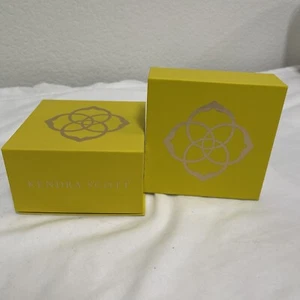 Kendra Scott Geschenkboxen 4,45"" x 1,5"" & 4,45"" x 2,5"" (leer) magnetischer Verschluss - Bild 1 von 7