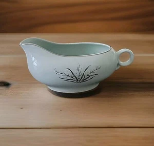 Vtg Universal Potteries Mint Green Gravy Boat Ballerina Mist - Picture 1 of 4