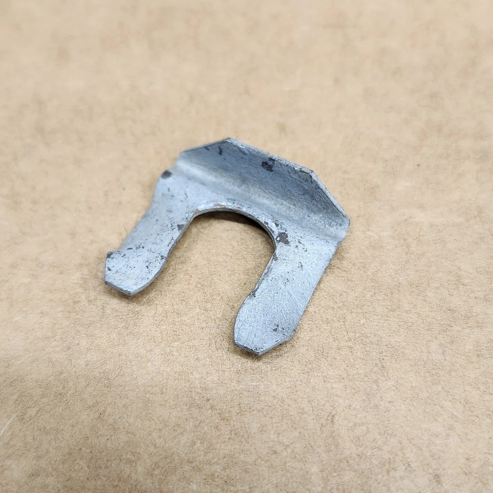 Pinza de freno trasera Corvette 84-96 C4 clip de montaje de manguera línea de freno clip de manguera 85' Foto 1 de 2