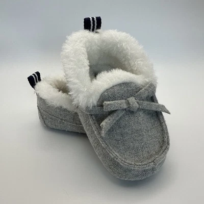 Nautica NewBorn 灰色和白色莫卡辛拖鞋非常柔软 状况完好 — 第 1/4 张图片