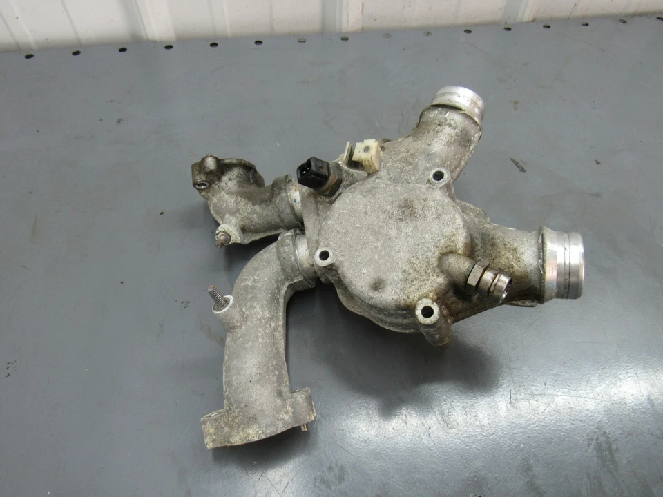 Carcasa termostato bmw m3 e90 e92 e93 2008-2013 oem Foto 1 de 4