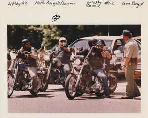 1992 Press Photo Hells Angels Motorcycle Club Members with Oregon State Police - Picture 1 of 2