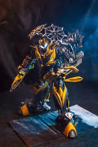 Comicave 1/18 Transformers 4 CS Bumblebee Action Figure New in Stock - Picture 1 of 7