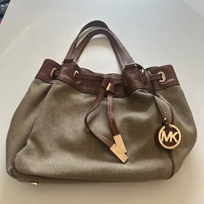Bolso de Mano Michael by Michael Kors Marina Grande de Lona con Cordón Marrón Dorado Foto 1 de 4