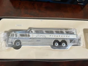 CORGI VINTAGE BUS LINES GM4501 GREYHOUND SCENIC CRUISER NY NY NIB 1/50 - Picture 1 of 7