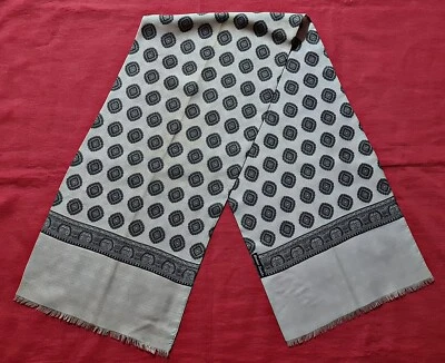 BUFANDA CABALLERO VINTAGE AUTÉNTICA GEOMÉTRICA BLANCA GRIS SEDA DOBLE LARGA HOMBRE Foto 1 de 4