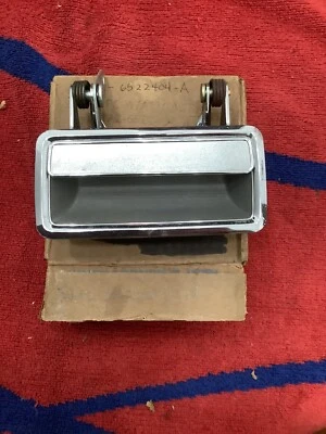 Manija de puerta exterior derecha Ford Mustang 1971-73 D1AZ-6522404-A nuevo de lote Foto 1 de 3