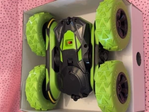 ThreeKing 1:28 Scale 4WD Green RC Stunt Car Rechargeable Battery BRAND NEW - Picture 1 of 2