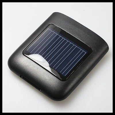 black Solar Charger Power Station for Apple iPhone 4 / 4s - Image 1 of 4