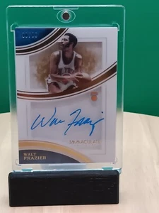 2015-16 Immaculate Shadowbox Signatures/99 Walt Frazier #SS-WF automático NY Knicks - Imagen 1 de 3