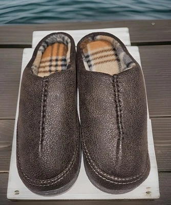 Chinelos Isotoner Masculino Microsuede com Capuz Marrom Tamanho 8-9 NOVO Sem Caixa - Imagem 1 de 4