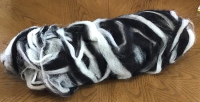 Rovings 100% Alpaca Negro y Marfil. 6,5 OZ So Soft Foto 1 de 4