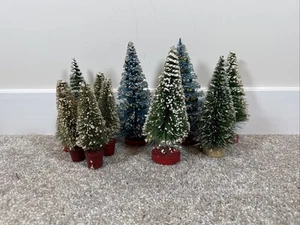 Vintage Weihnachtsdorf Flaschenbürste Baum Paar rote Holzsockel 11-12" - Bild 1 von 8