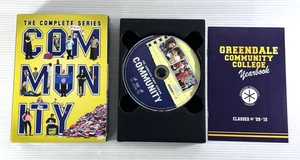 Community - The Complete Series 17 Disc DVD Box Set with Yearbook - Bild 1 von 10