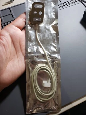 Apple iPod Remote Control A1018 iPod Classic 3rd & 4th Gen M8751G/A NEW 603-2454 - Image 1 of 4