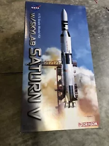 NASA Saturn V con Skylab - Kit veicoli spaziali non assemblati scala Dragon #11021 Nuovo con scatola - Foto 1 di 6