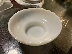 Milk Glass Vintage Glass Candy Dish/Bowl M2000 E.O. Brody Co. Cleaveland, Ohio - Picture 1 of 4