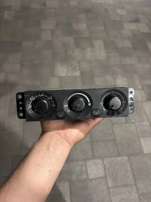 Unidad de control climático temperatura calefacción aire acondicionado Mitsubishi Montero 2001-2006 OEM Foto 1 de 4