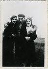Photo Ancienne - Vintage Snapshot - Trio Amis Mode Chapeau Béret Drôle - Fashion