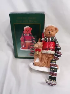 Cedar Creek Collection Weihnachtsmann Strumpfhalter Bär mit Elch - Bild 1 von 5