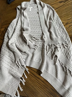 Chaleco para mujer Matilda Jane talla mediana bronceado frente abierto flecos suéter plumero envolvente Foto 1 de 4