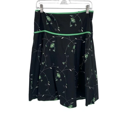 Black green embroidered floral aline skirt JKLA size medium vintage USA - Image 1 of 4