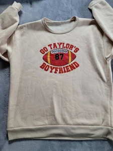 GO TAYLOR'S BOYFRIEND CREWNECK SWEATSHIRT SIZE XL KANSAS CITY CHIEFS UNISEX - Picture 1 of 5