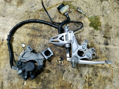 Suzuki GSXR 1000 2009 2016 completo OEM sistema de frenos trasero con juego trasero Foto 1 de 4