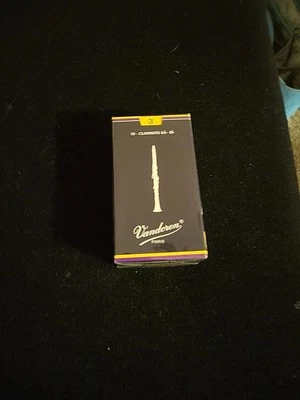 Sib Clarinet Reeds Vandoren Traditional All Strengths - Box Of 10 Reeds - Image 1 of 2