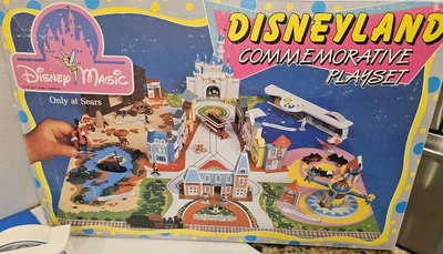 Juego conmemorativo Disney Magic Disneyland 1988 de colección exclusivo de Sears  Foto 1 de 4