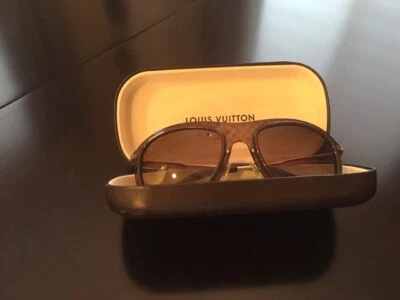 Hombre Louis Vuitton Gafas de sol Aviador en Damier Estampado Marrón con Lentes Marrones Foto 1 de 4
