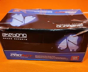 Pastillas de freno de disco delanteras de cerámica ultra premium Akebono ACT476B ProACT hechas en EE. UU. - Imagen 1 de 16