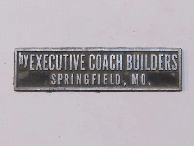Emblema insignia de distribuidor de metal Springfield Missouri Executive Coach Builders de colección Foto 1 de 2