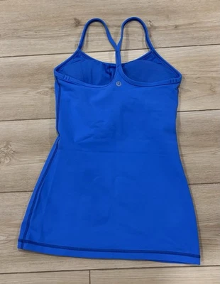 Camiseta sin mangas Lululemon Power Y talla 4 azul sujetador incorporado excelente estado Foto 1 de 4