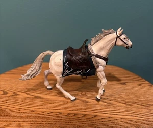 Pre Owned Vintage Lord Of The Rings White Horse With Saddle - Picture 1 of 5