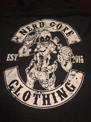 Rompevientos con capucha negra Nerd Core Clothing Foto 1 de 4