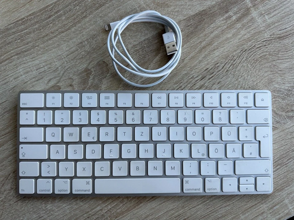 Apple Magic Keyboard (2. Generation) - Weiß, Deutsch (MLA22LL/A) A1644 - Bild 1 von 1