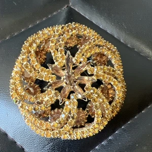 VINTAGE SIGNED HOBE TOPAZ RHINESTONE SWIRL BROOCH 2 1/2" x 2 1/2" FLOWER CENTER - Picture 1 of 8