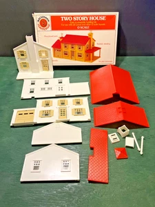 PLASTICVILLE O & S GAUGE TWO STORY HOUSE #45936 - Picture 1 of 5