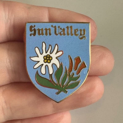Prendedor de solapa esmaltado Sun Valley Idaho Edelweiss Crest - variante grande vintage Foto 1 de 3