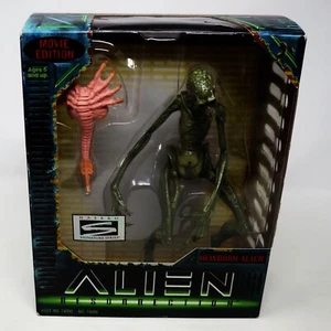 1997 KENNER HASBRO ALIEN RESURRECTION ACTION FIGURE ALIENA FILM ED IN SCATOLA - Foto 1 di 11