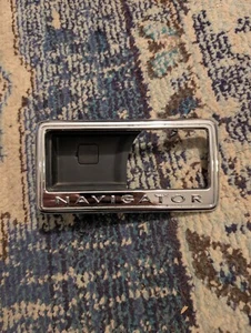 ✅ 2007-2014 ✅ Lincoln Navigator Inner RH Pass Rear Door Panel Handle Trim Bezel - Picture 1 of 4