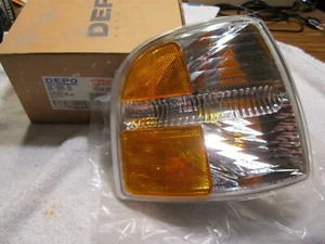 2002-2003 Ford Explorer RH Signal/Parking Lamp Assembly #330-1503R-US - Picture 1 of 10