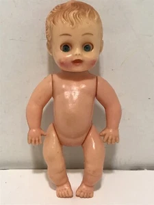 Muñeca bebé desnuda de plástico vintage de 5 1/2"" con ojos azules parpadeantes hecha en Hong Kong - Imagen 1 de 10