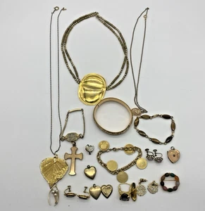 Vintage Costume Jewelry Lot Braclets Necklaces Broochs Earrings Charms Rings - Picture 1 of 7