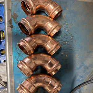 1 1/4" Copper Pro Press 90 Degree Elbow. 5 Pieces - Picture 1 of 1