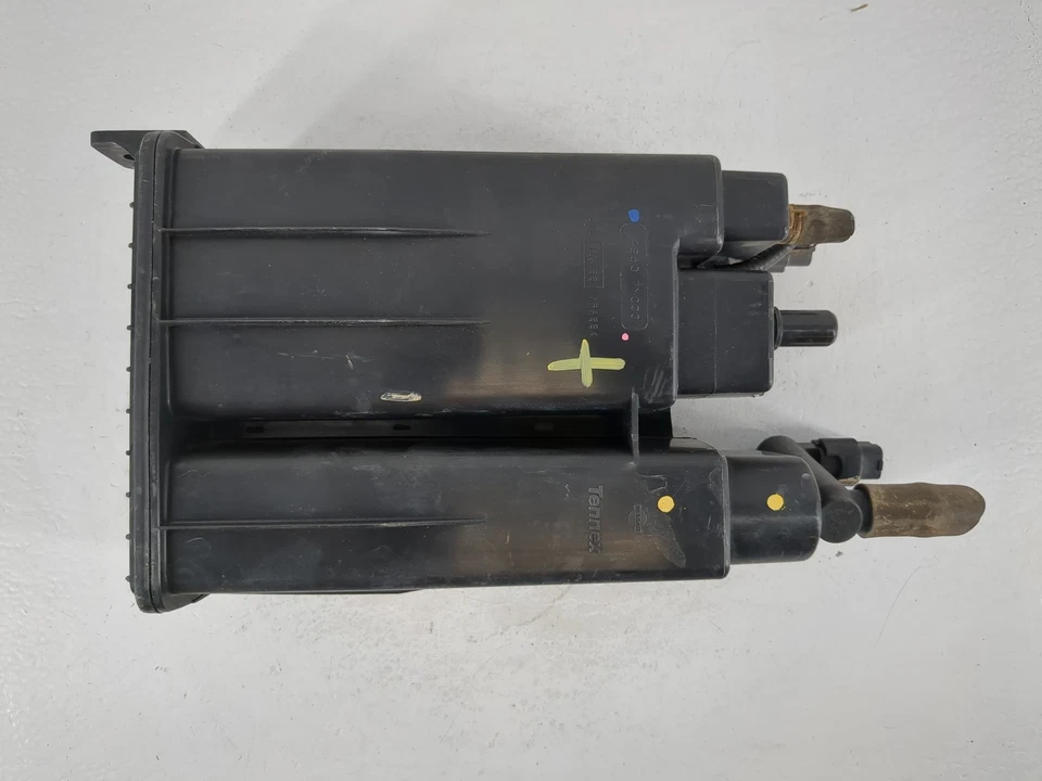 Nissan Máxima 2009 bote de carbón de vapor de combustible XHRK9 Foto 1 de 4