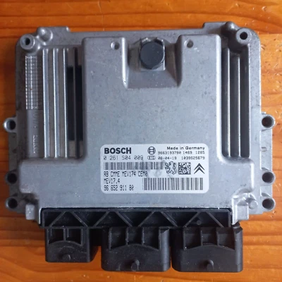 CALCULATEUR PEUGEOT 207 , 308 1.4-DÉCODÉ- BOSCH MEV17.4  0261S04009 / 9665291180 - Image 1 of 2